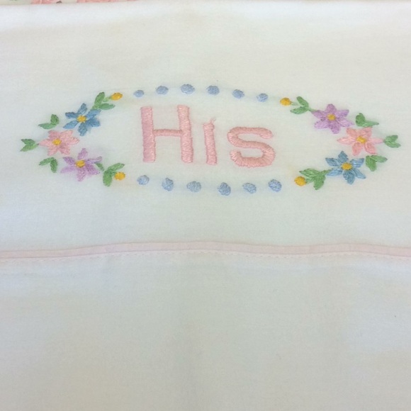 FINAL SALE PRICE Vintage White Floral His/Hers Pillow Case Set - Picture 2 of 3